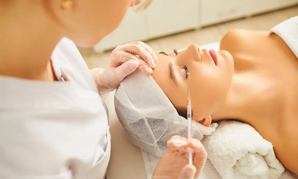 Informação sobre segurança na harmonização facial, com foco em protocolos clínicos, prevenção de complicações e prática profissional qualificada.